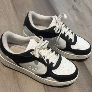 ALO Yoga Men's Monochrome Sneakers
